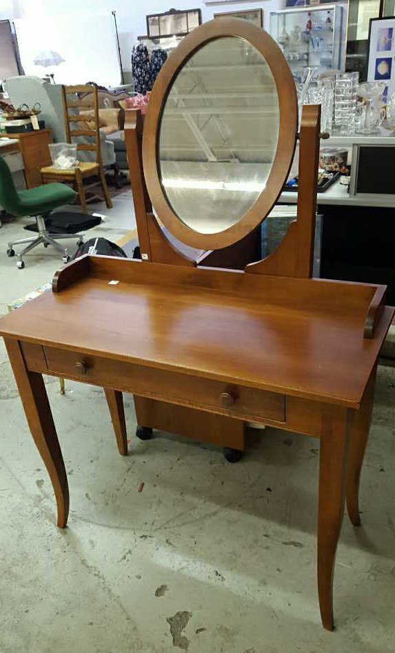 ETHAN ALLEN Wood Dressing Table with Mirror (1 of 8)