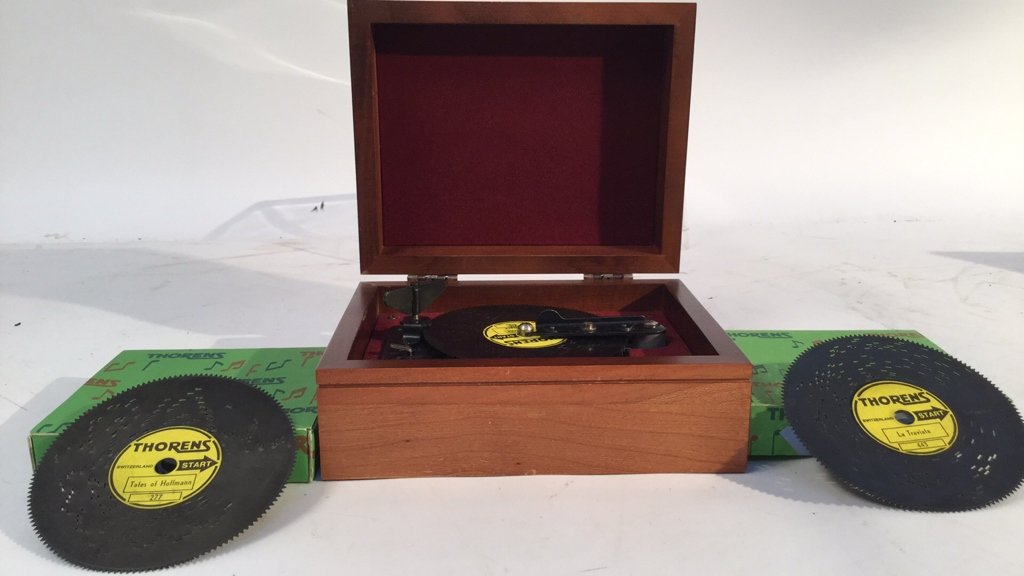 Thorens music box Switzerland with 10discs (1 of 8)