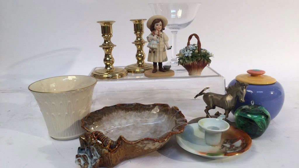 Group mix lot desk articles porcelain glass (1 of 7)