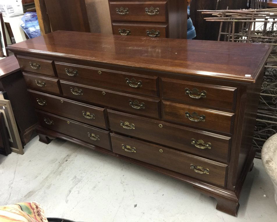 Mahogany Colonial Style Bedroom Set (1 of 10)