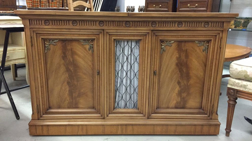 Walnut Bar Buffet Cabinet Matches China Cabinet (1 of 7)