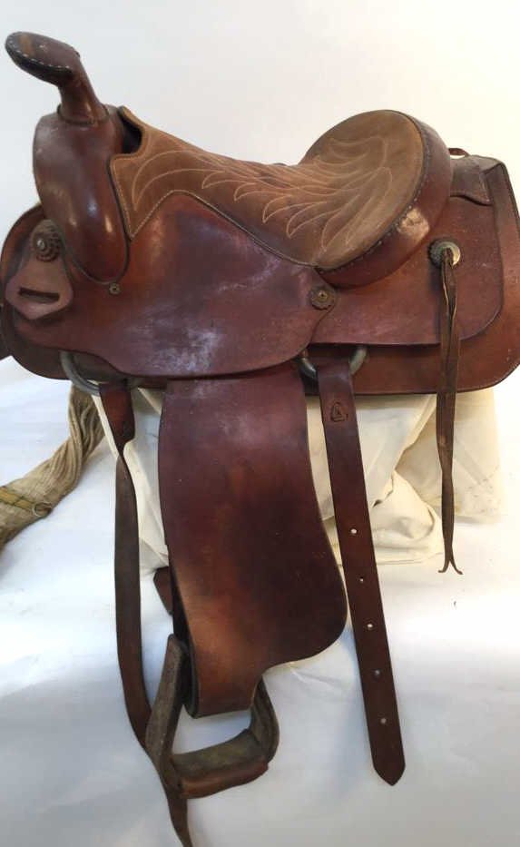 Western style cowboy COURT'S saddle (1 of 10)