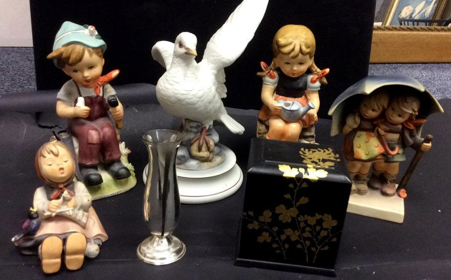 Hummels and figurines air art fifth ace (1 of 10)