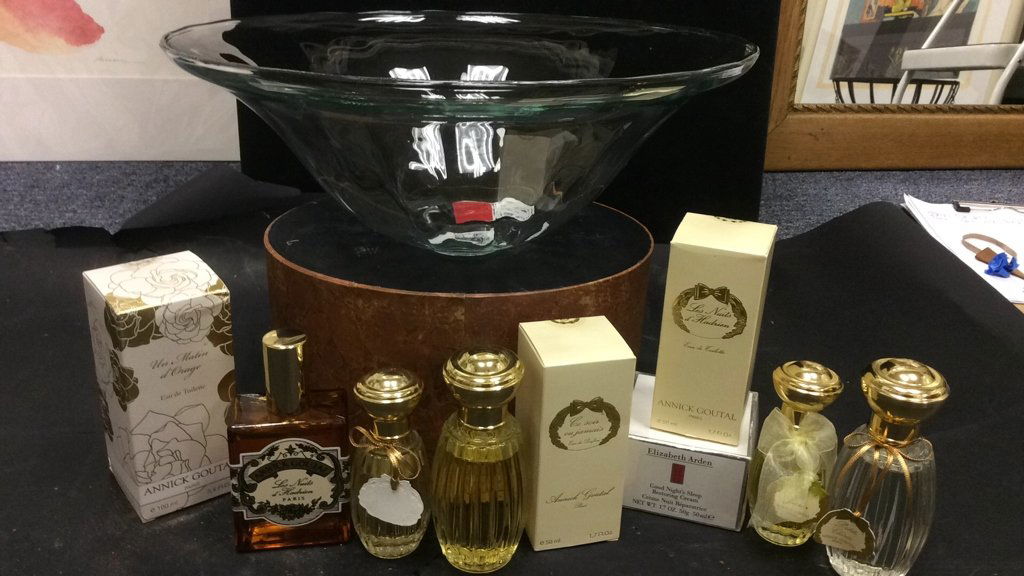 Perfumes Annick Goutal Paris blown glass bowl (1 of 9)