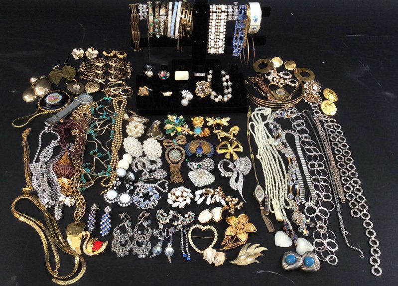 Group lot Vintage and Costume Jewelry (1 of 10)
