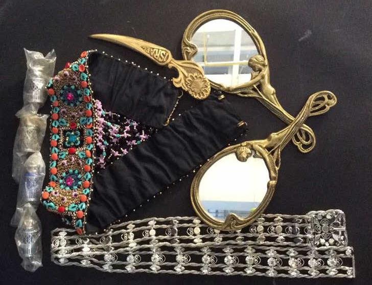 Belts Mirrors & Shakers (1 of 6)