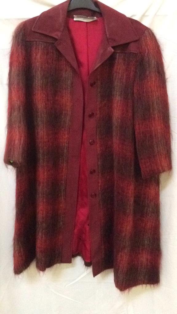 Red Oscar de la Renta Coat (1 of 5)