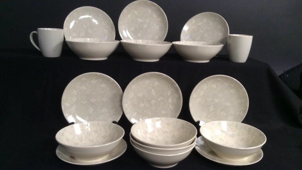 Grey Flowers Lunch and Dinner Set by SANGO 8 dinner (1 of 10)