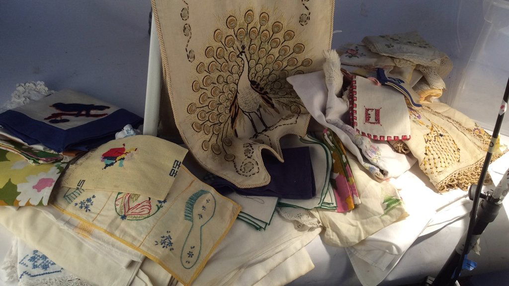 Assorted hand embroidered and vintage linens (1 of 9)