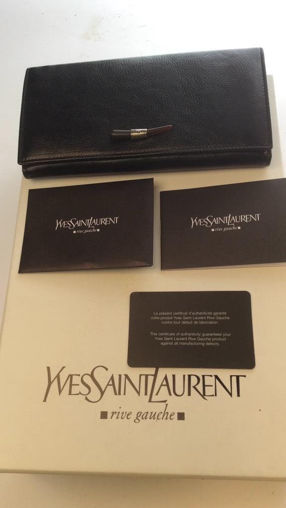 YVES SAINT LAURENT black leather wallet (1 of 10)