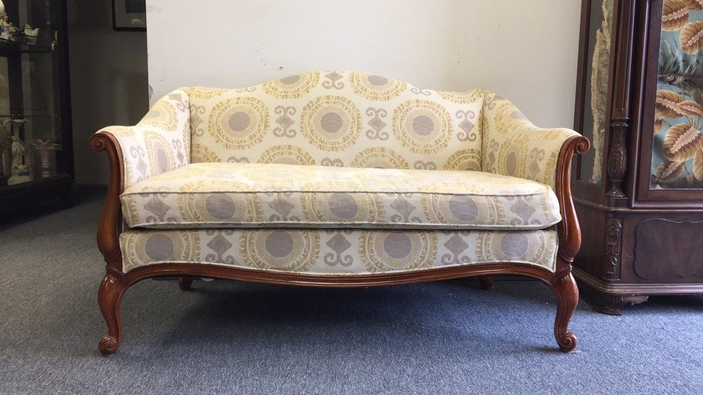 AL MYER Country French Camelback Settee (1 of 7)