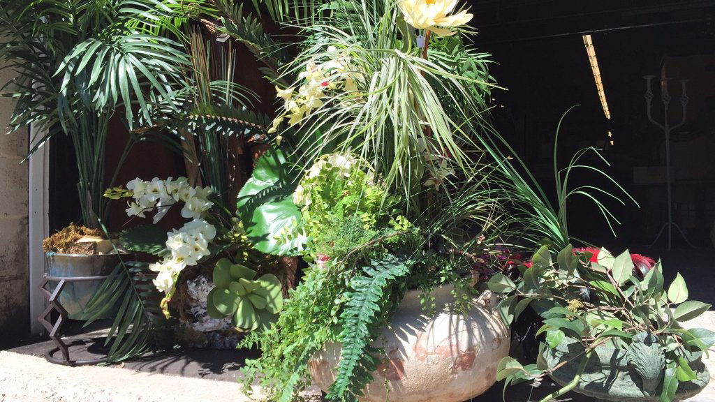 Group lot Planters & Faux Flower Arrangements Large (1 of 10)