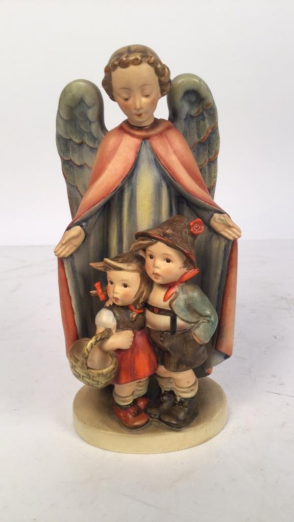 HUMMEL Angle Protecting Boy & Girl (1 of 9)