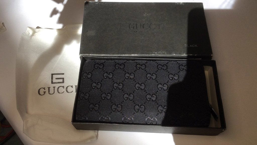GUCCI leather fabric wallet w box and carry bag (1 of 10)