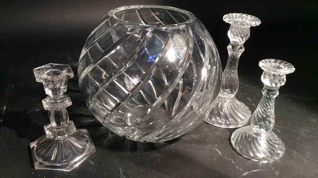 Swirl crystal bowl vasewith 3 candlesticks heavy round (1 of 8)