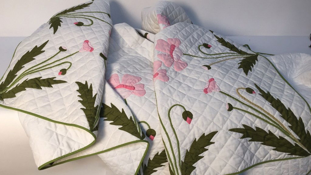 Vintage Hand Made Quilt (1 of 7)