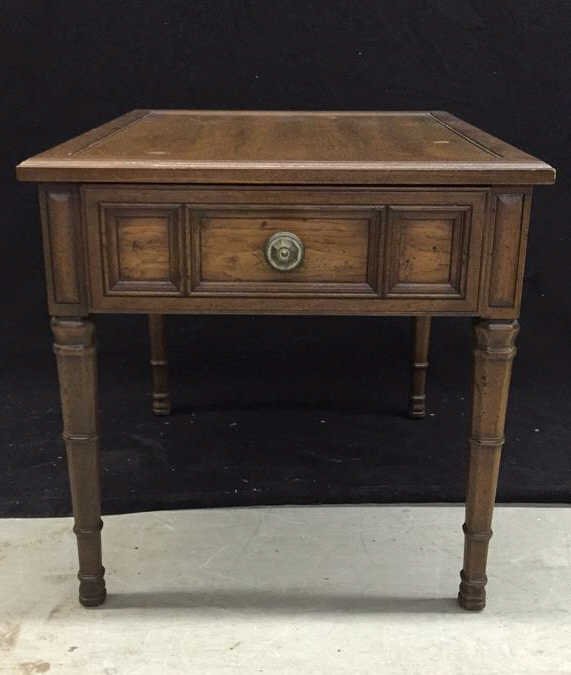 HENREDON Walnut End Table (1 of 5)