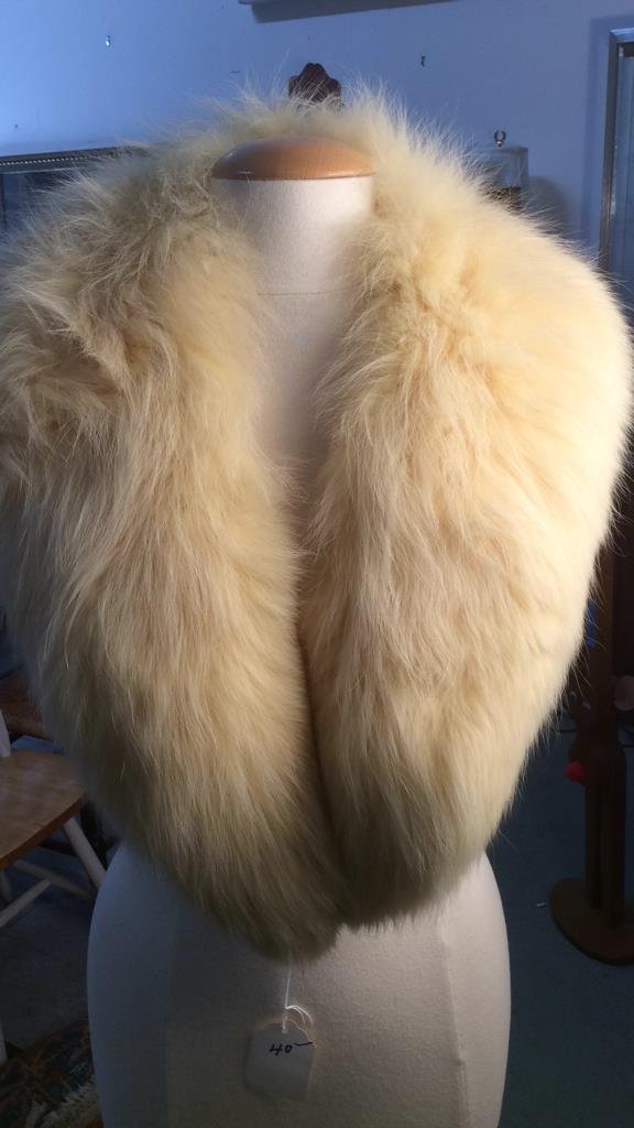 Vintage white fur stole (1 of 5)