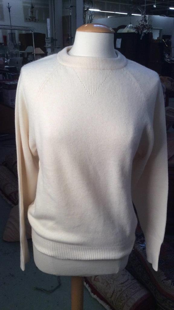 Hermes winter white cashmere sweater (1 of 8)