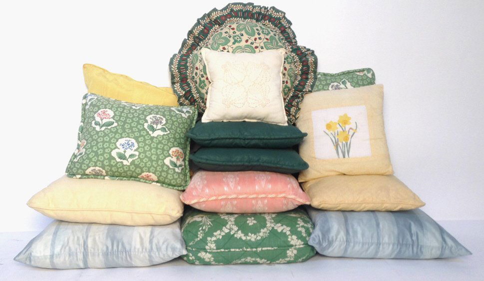 Vintage Pillow Group Lot (1 of 7)