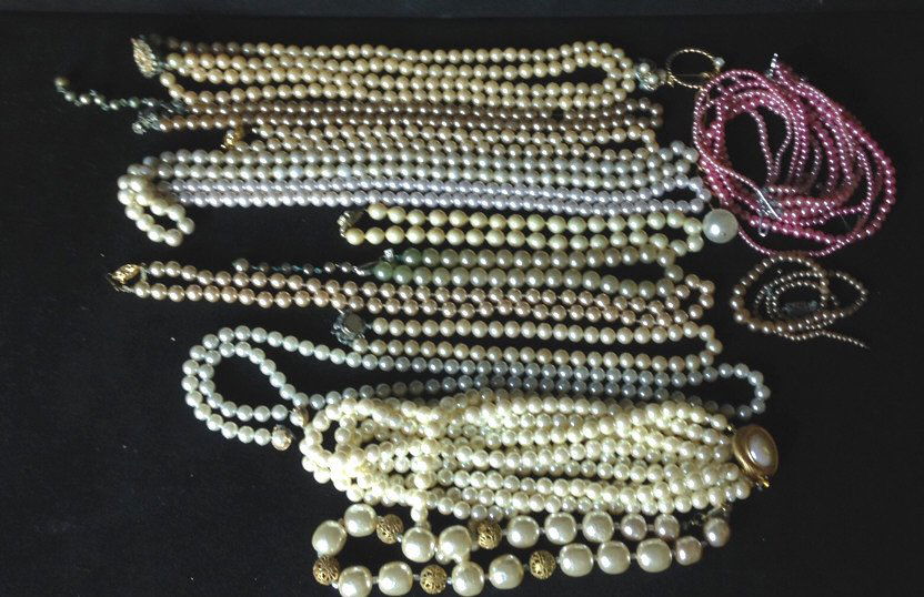 Vintage Pearl Jewlery Group Lot 16 Items (1 of 7)
