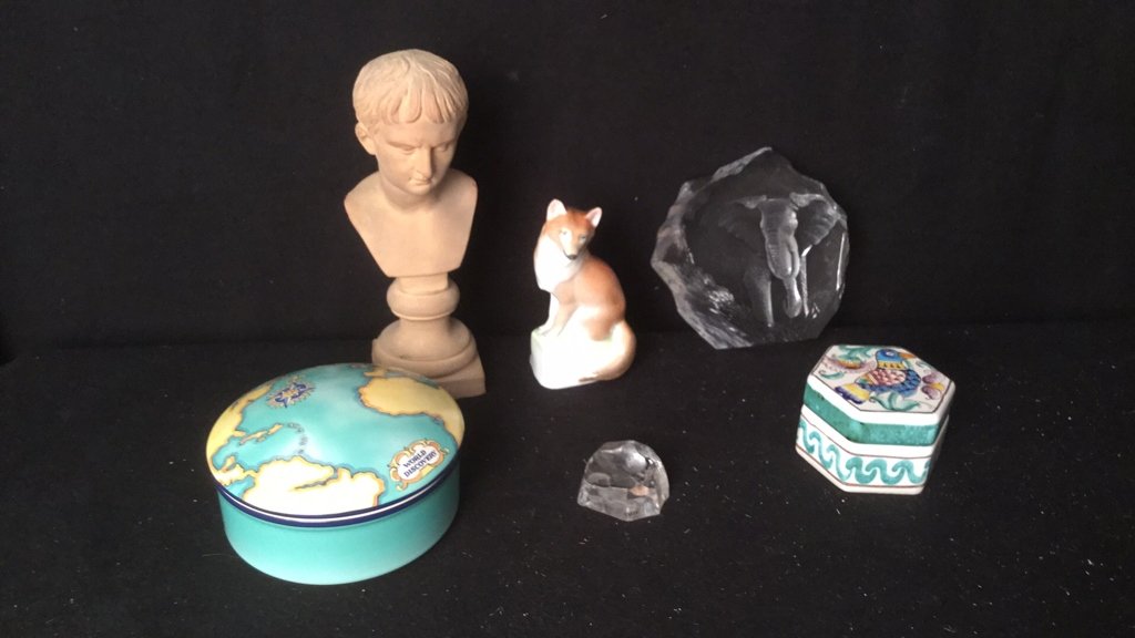 Desk Article Group Lot. (1 of 8)