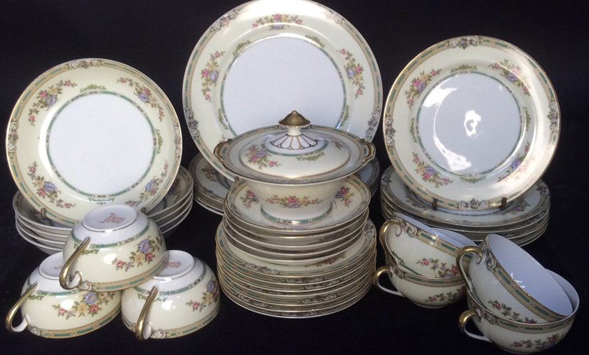 Alicia by Noritake China 35 Piece Set (1 of 10)