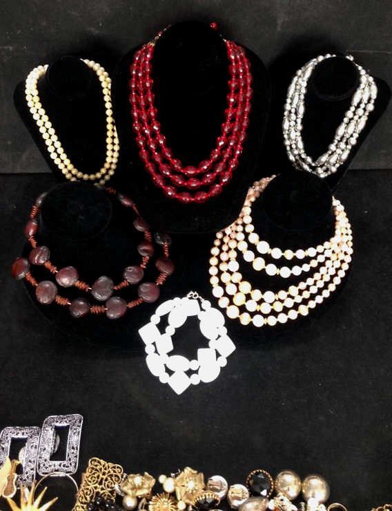 Vintage Necklaces Lot of 6 (1 of 7)