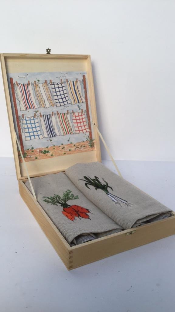 Pair of Le Potager Vegetable Embroidered Towels (1 of 6)