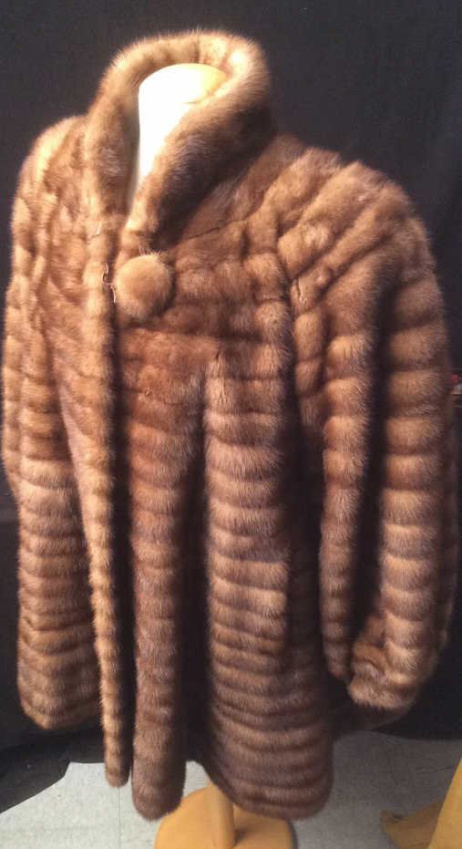 GALANOS Luxurious Ladies Mink Coat (1 of 4)