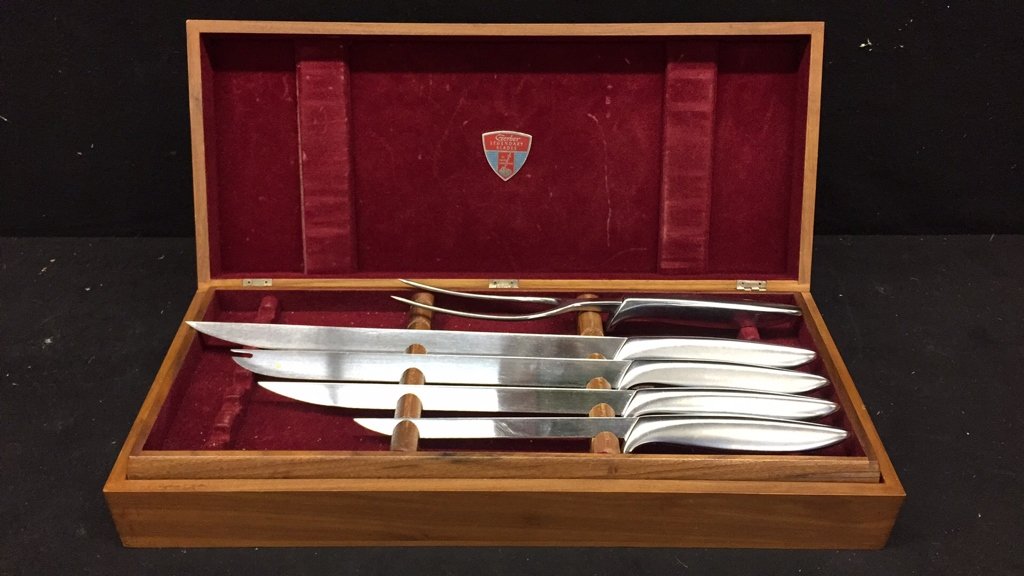 GERBER RON Steak Carving Set Boxed: Fork plus four carving knives longest measures 12 inch blade.
