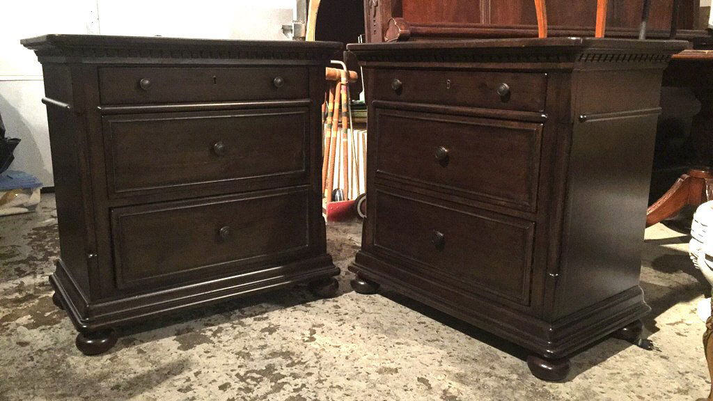 Pair UNIVERSAL Smart Nightstands (1 of 8)