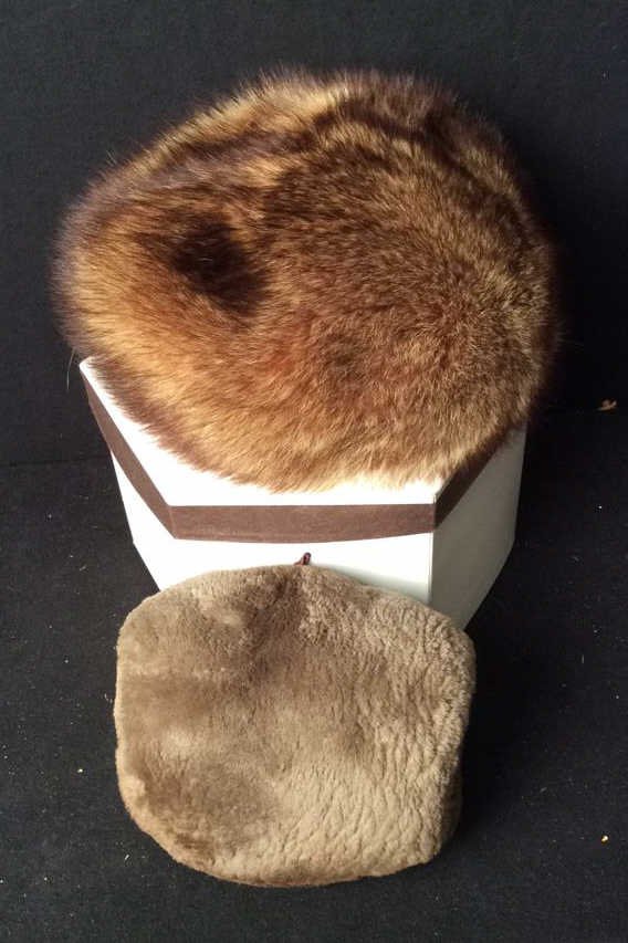 GIMBELS Fur Hat & Hand Warmer (1 of 4)