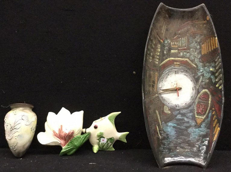 Group lot of 4 Wall Decorations (1 of 4)