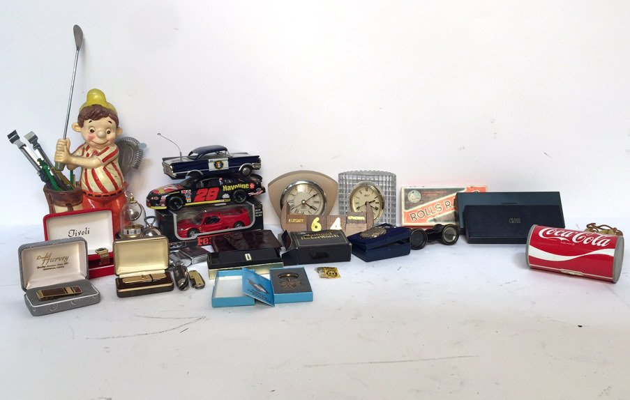 29 Piece Men's Items Group Lot: Includes 1 jewelry clip with JJB engraved into it in a case labeled David Harvey, 1 12K gold and stainless steel pocket knife with 2 blue stones that, when tested on gem tester, came up as Ruby, a pai