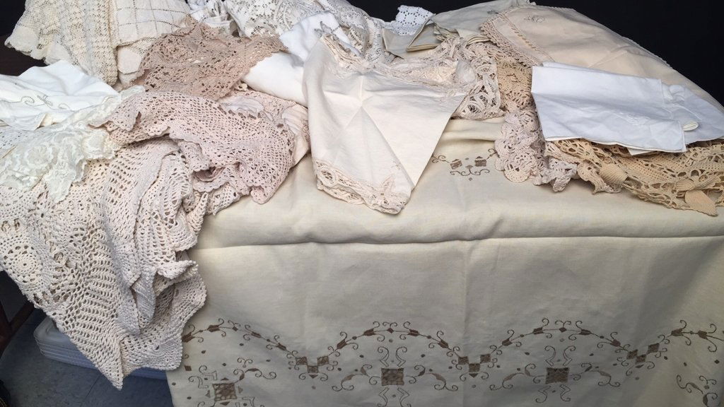 Group Lot Vintage & Antique Table Linens (1 of 10)