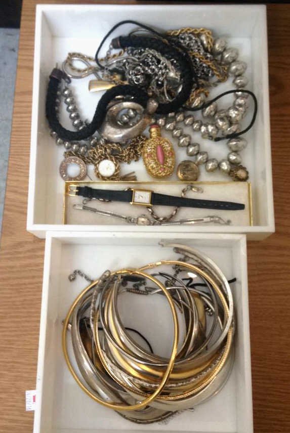 Vintage Jewelry 20+ Pieces: Vintage jewelry lot includes many choker style cud necklaces watches pins long necklaces chains pendants