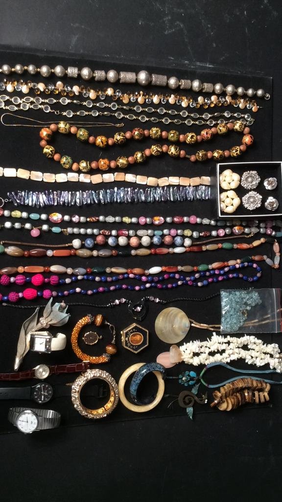 Costume Jewelry & Watches (1 of 8)