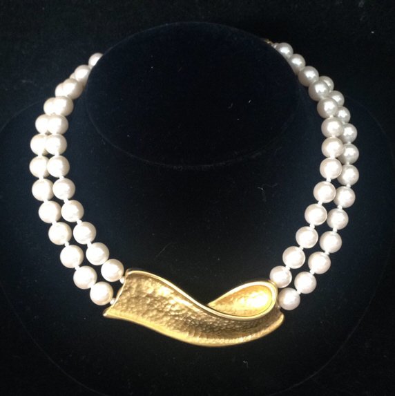 GIVENCHY Marked Costume Necklace (1 of 7)