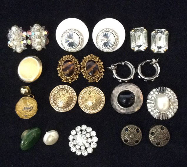 Group Lot of Vintage Earrings (1 of 6)