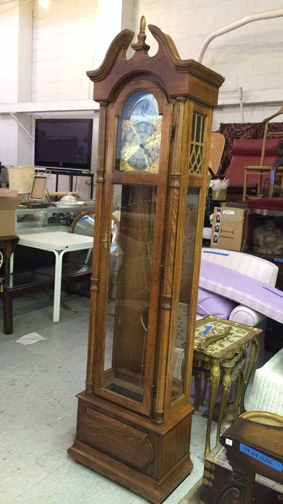 Vintage RIDGEWAY Grandfather Clock (1 of 6)