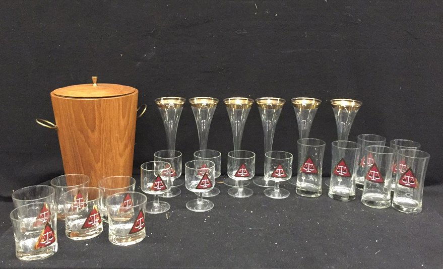 25 Piece Corporation Bond Traders Club Glass Set (1 of 8)