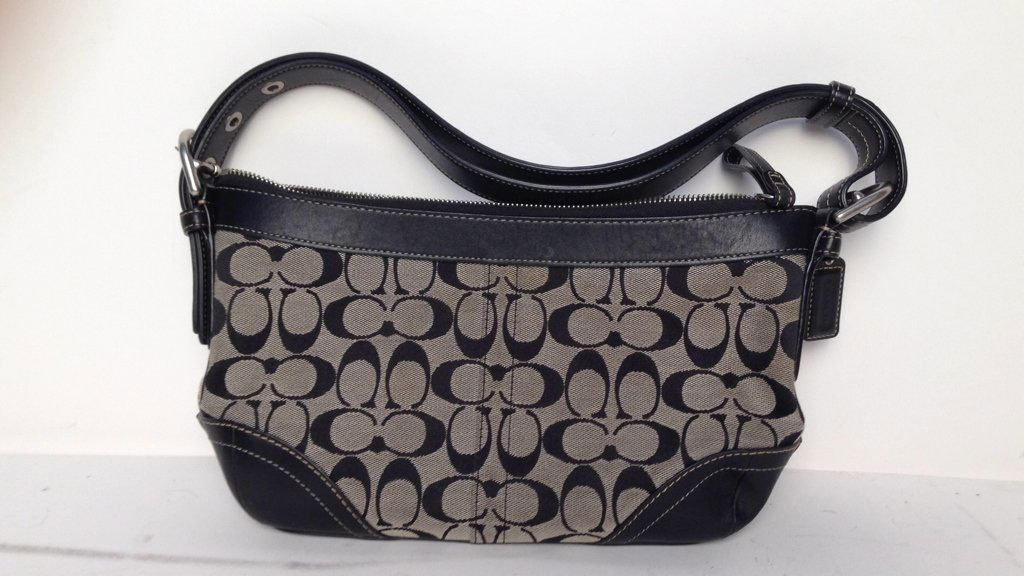 COACH Designer Women's Purse (1 of 7)