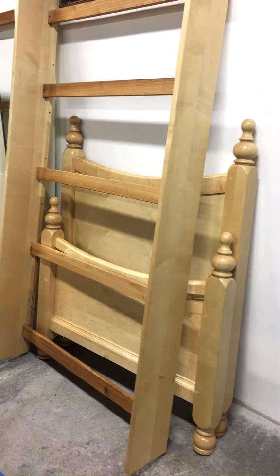 BELLINI Natural Twin Finial Bedroom Set (1 of 9)