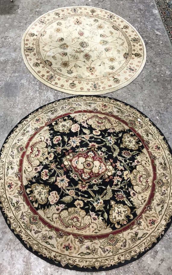 Set Round Oriental Style Area Rugs (1 of 10)