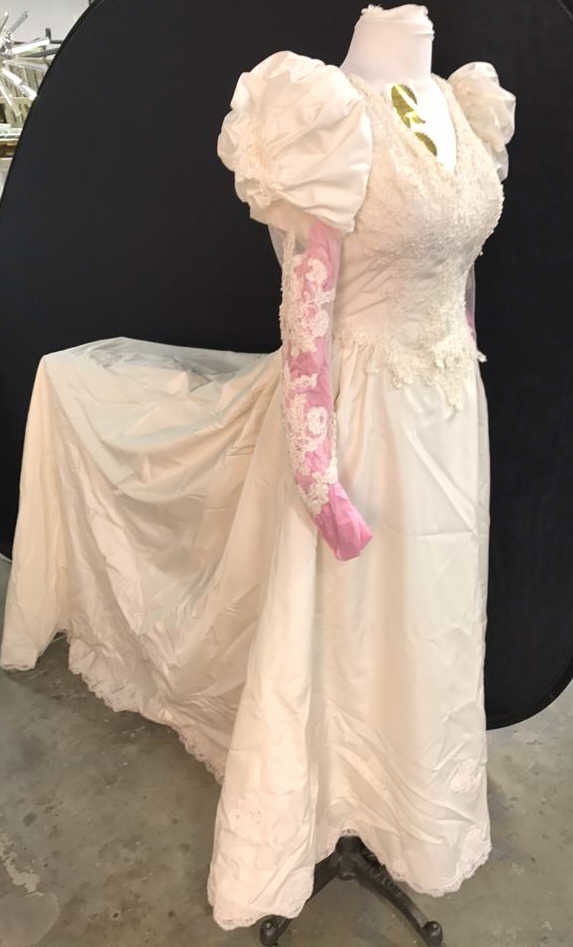 Vintage Wedding Gown Lace Pearl Accents (1 of 11)