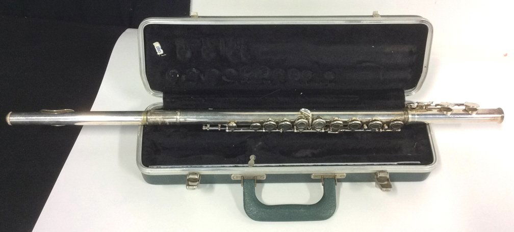 BUNDY Marked Silver Flute With Case (1 of 10)