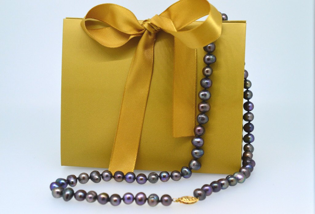 18 Inch Iridescent Pearl Necklace (1 of 1)