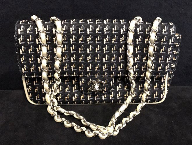 Designer CHANEL Tweed Print Purse (1 of 9)