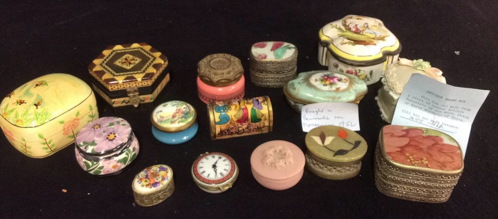 Group Lot Vintage Porcelain Pill Boxes (1 of 10)